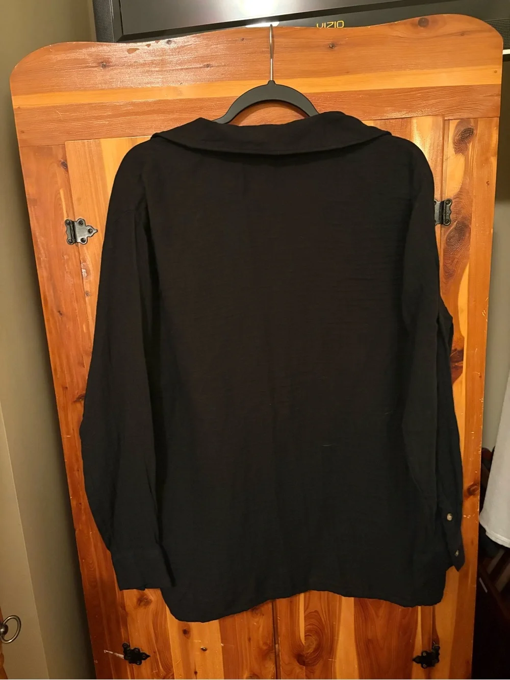 Old Navy Gauze Button Up Shirt Medium NWT - Picture 3 of 3